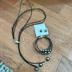 Pearl with black wiring necklace, Bracelet and stud pearl earrings